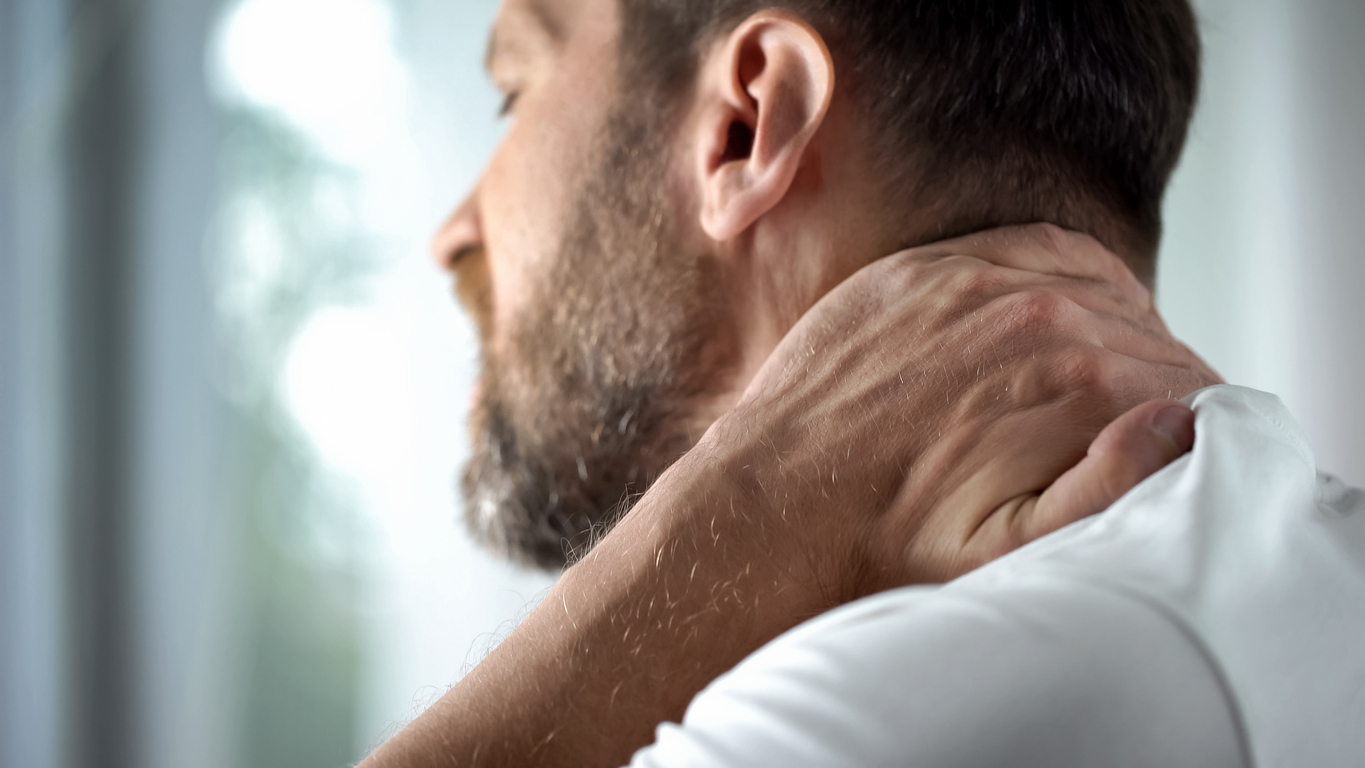 What Does a Torn Neck Muscle Feel Like?